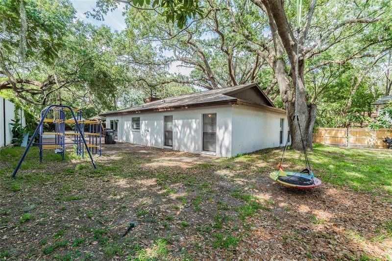 Recently Rented: $2,800 (4 beds, 2 baths, 1958 Square Feet)