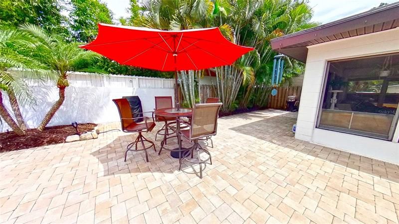 Recently Sold: $830,000 (3 beds, 2 baths, 1663 Square Feet)