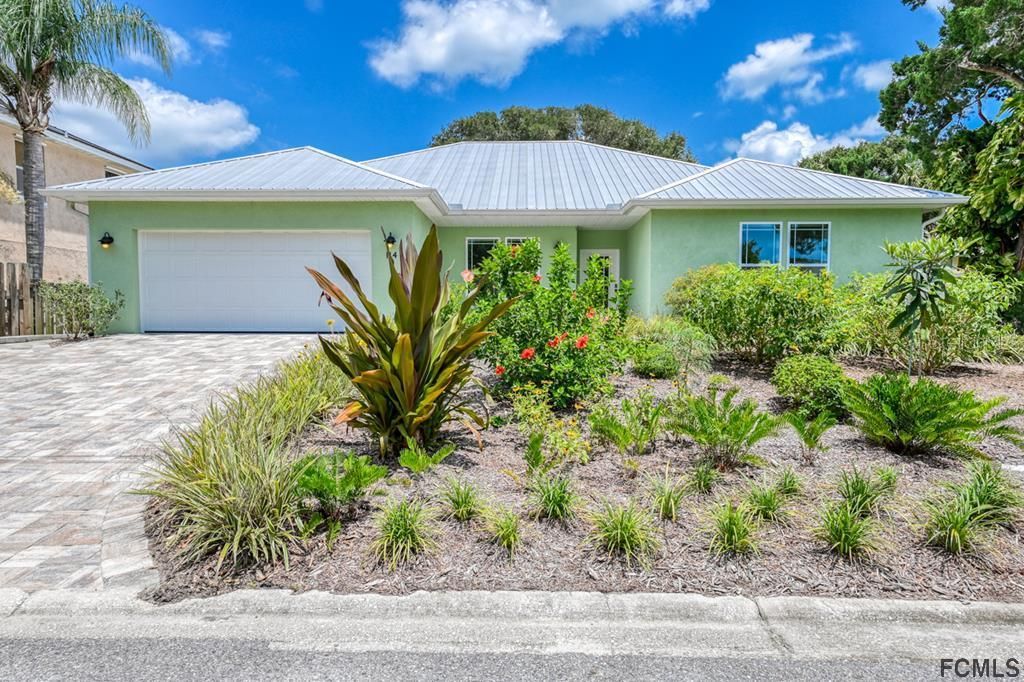 Recently Sold: $899,000 (4 beds, 2 baths, 1835 Square Feet)