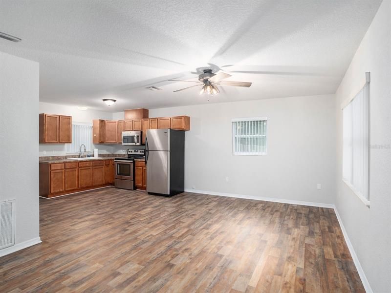 Recently Sold: $259,900 (2 beds, 1 baths, 864 Square Feet)
