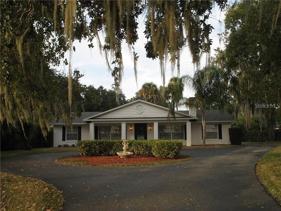 4097 Lakeshore Dr.  Mount Dora