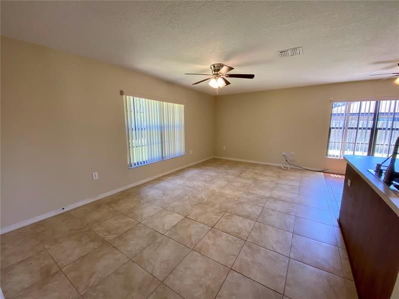 Recently Rented: $1,863 (3 beds, 2 baths, 1686 Square Feet)