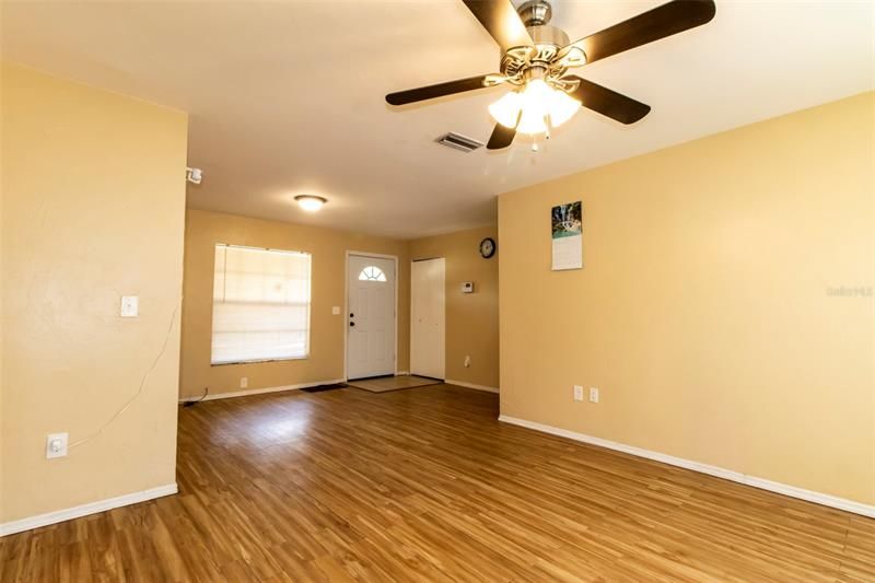 Active With Contract: $182,000 (4 beds, 2 baths, 1090 Square Feet)