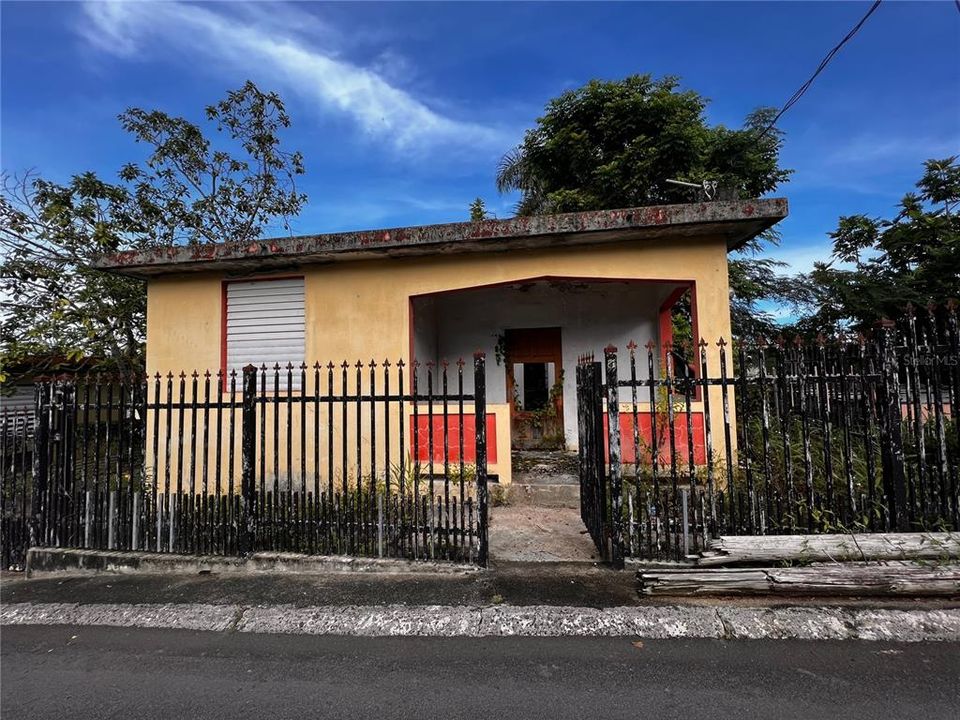 For Sale: $65,000 (5 beds, 2 baths, 3444 Square Feet)