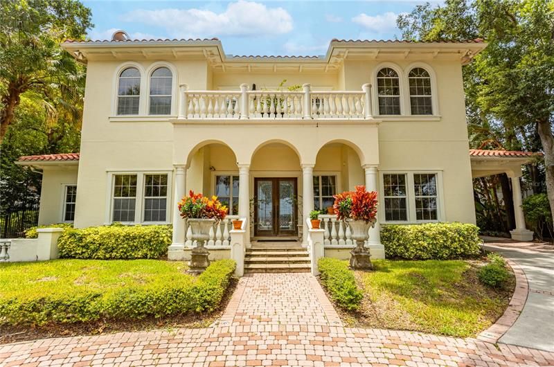 Recently Sold: $7,500,000 (6 beds, 8 baths, 6145 Square Feet)