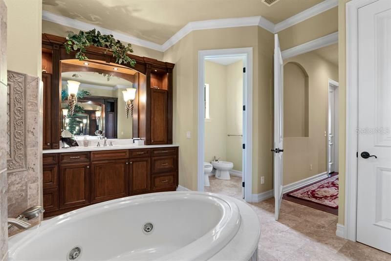 最近售出: $1,700,000 (6 贝兹, 6 浴室, 4501 平方英尺)