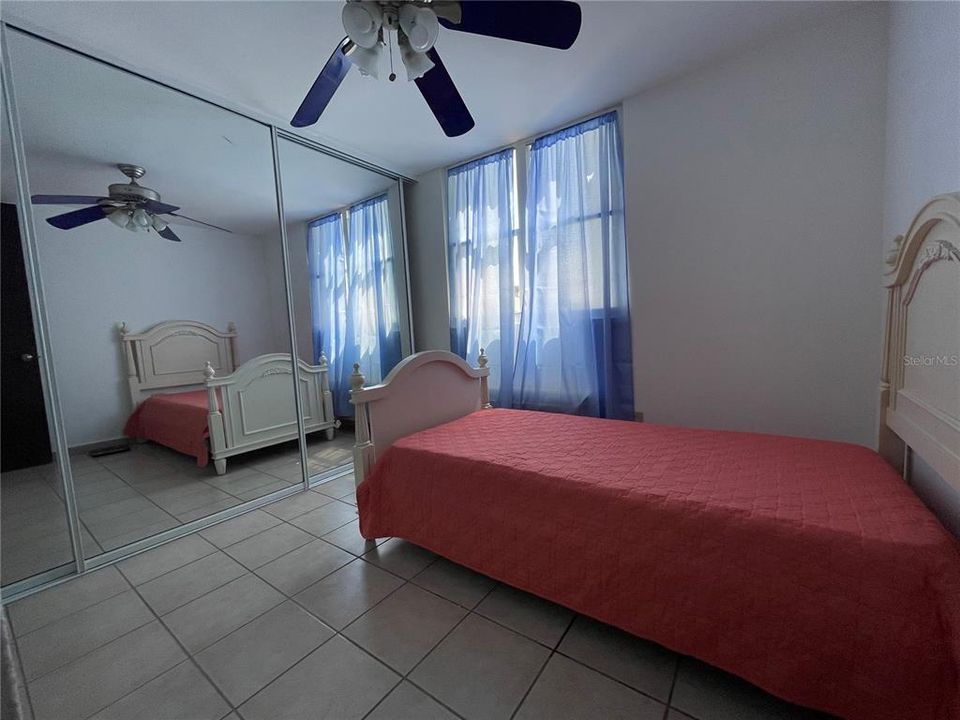 Vendido Recientemente: $275,000 (3 camas, 4 baños, 1721 Pies cuadrados)