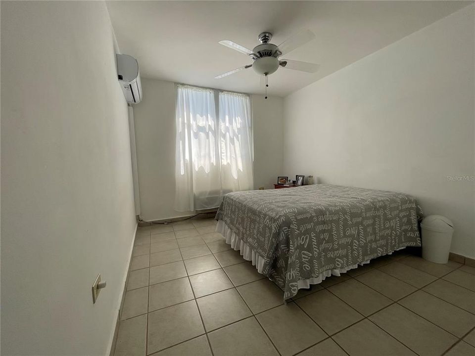 Vendido Recientemente: $275,000 (3 camas, 4 baños, 1721 Pies cuadrados)