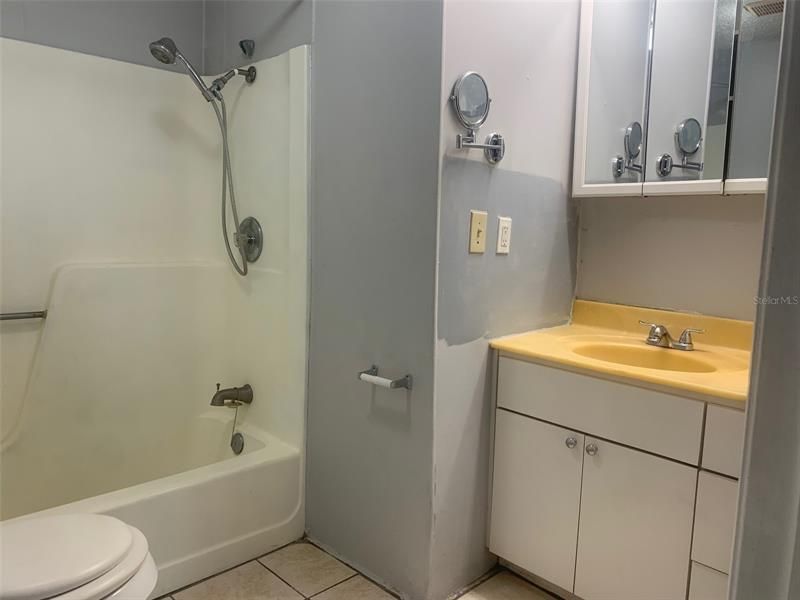 Recently Sold: $200,000 (3 beds, 1 baths, 1182 Square Feet)