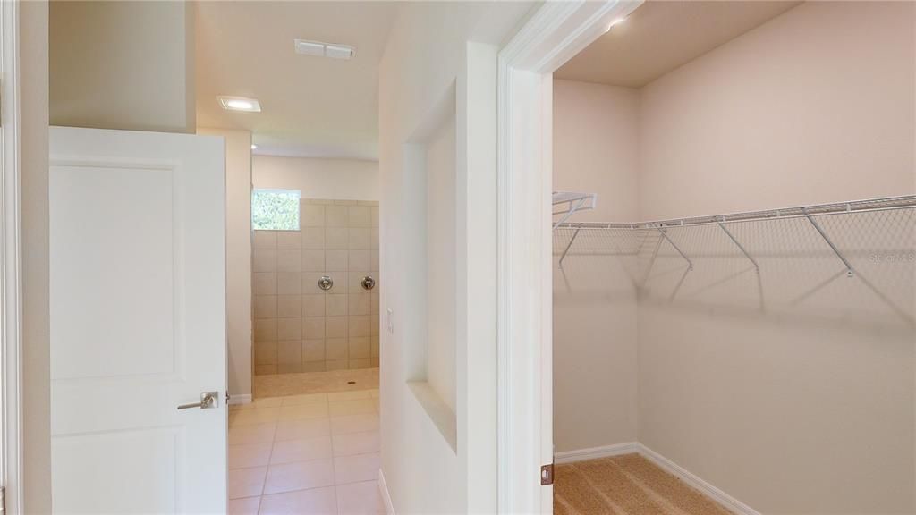 Activo con contrato: $354,995 (4 camas, 2 baños, 1919 Pies cuadrados)