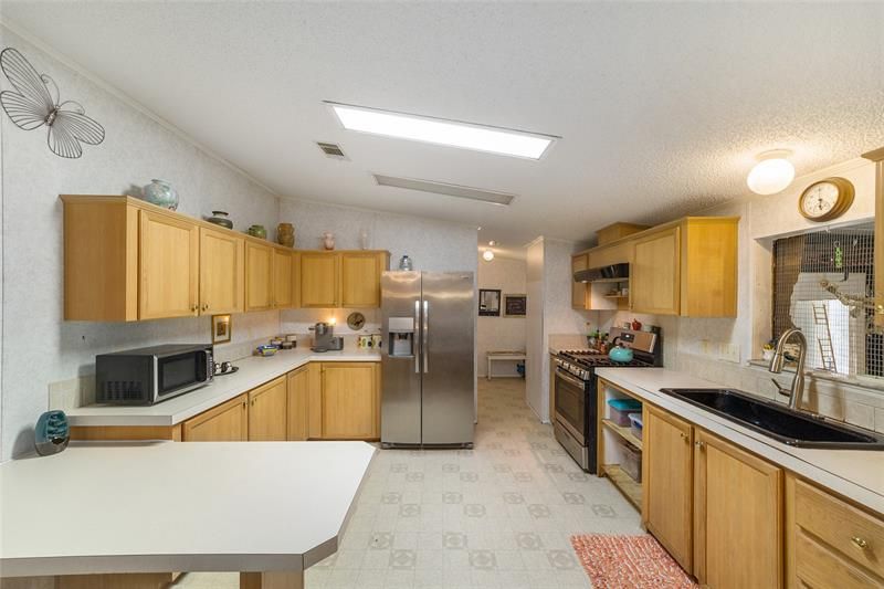 Recently Sold: $180,000 (3 beds, 2 baths, 1512 Square Feet)