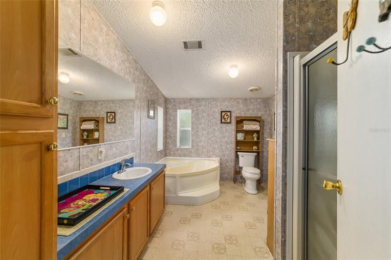 最近售出: $180,000 (3 贝兹, 2 浴室, 1512 平方英尺)