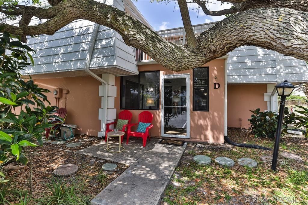 Recently Sold: $405,000 (2 beds, 2 baths, 1298 Square Feet)