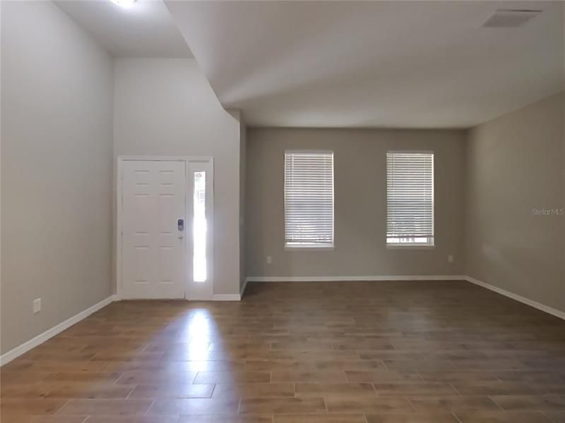 Recently Rented: $2,319 (3 beds, 2 baths, 1691 Square Feet)