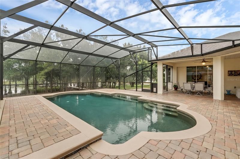 Recently Sold: $1,035,000 (4 beds, 3 baths, 3107 Square Feet)