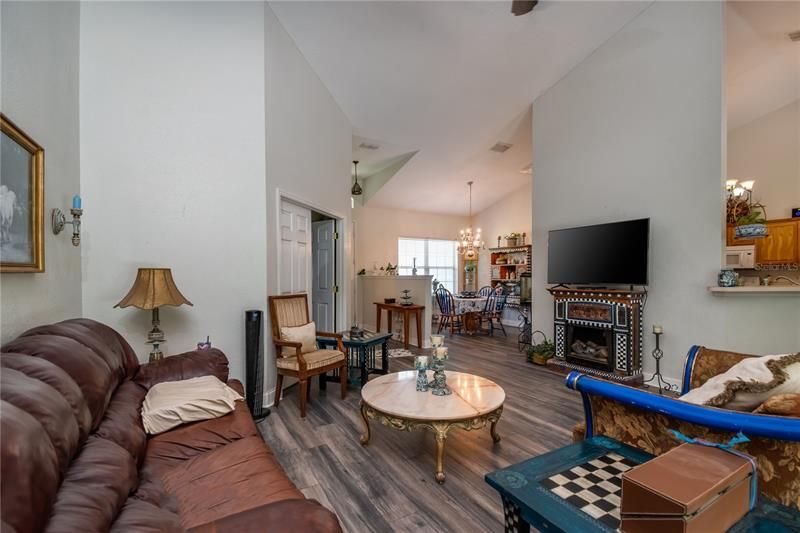 Recently Sold: $550,000 (3 beds, 2 baths, 2681 Square Feet)