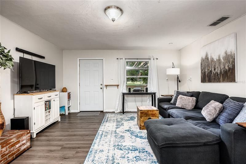 Recently Sold: $225,000 (2 beds, 1 baths, 1092 Square Feet)