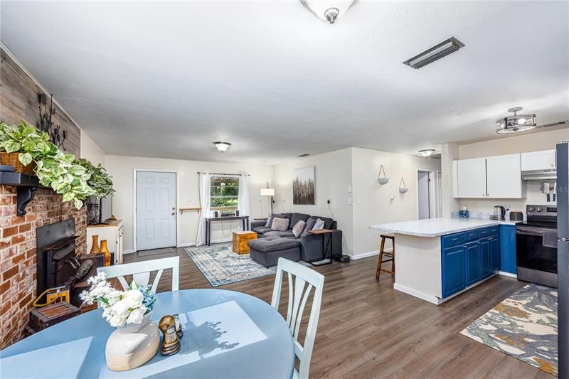 Recently Sold: $225,000 (2 beds, 1 baths, 1092 Square Feet)
