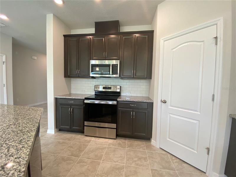 Recently Rented: $2,695 (3 beds, 2 baths, 1941 Square Feet)