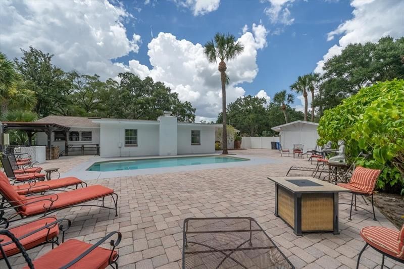Recently Sold: $500,000 (4 beds, 3 baths, 1756 Square Feet)