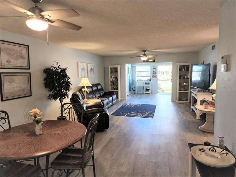 Recently Sold: $249,900 (2 beds, 2 baths, 1388 Square Feet)