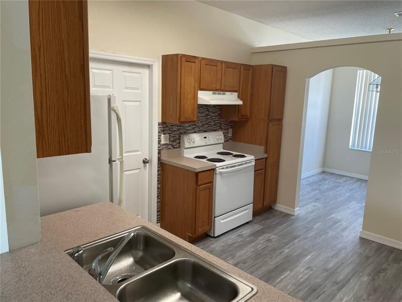 Recently Rented: $1,700 (3 beds, 2 baths, 1499 Square Feet)