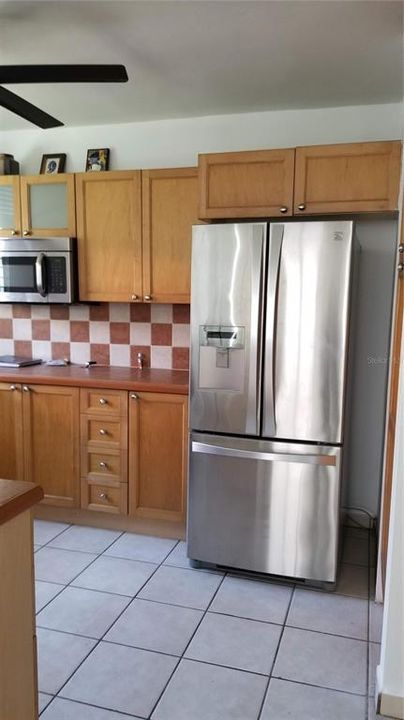 Vendido Recientemente: $320,000 (4 camas, 2 baños, 2200 Pies cuadrados)