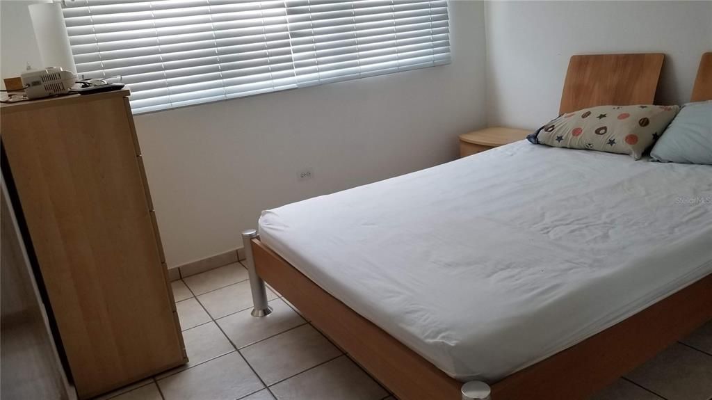 Vendido Recientemente: $320,000 (4 camas, 2 baños, 2200 Pies cuadrados)