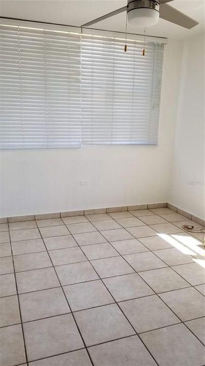 Vendido Recientemente: $320,000 (4 camas, 2 baños, 2200 Pies cuadrados)