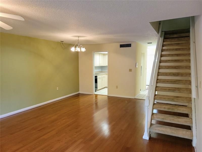 Recently Rented: $1,650 (2 beds, 1 baths, 1195 Square Feet)