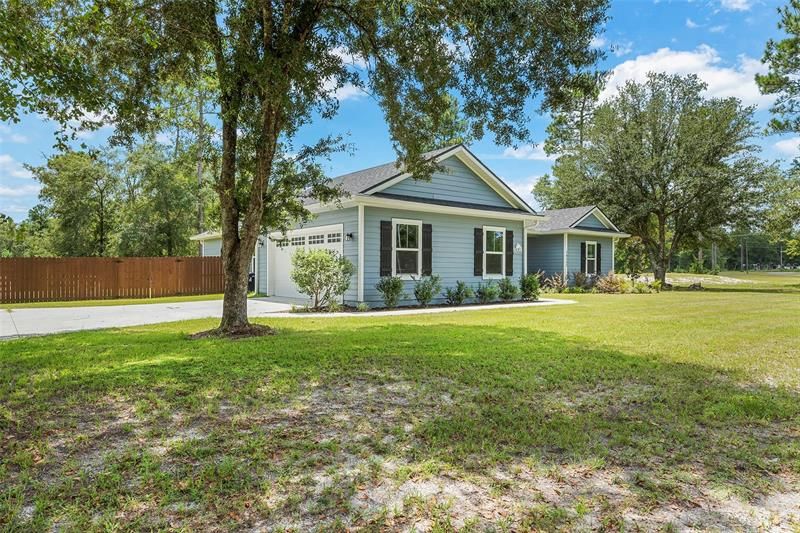 Recently Sold: $325,000 (3 beds, 2 baths, 1630 Square Feet)