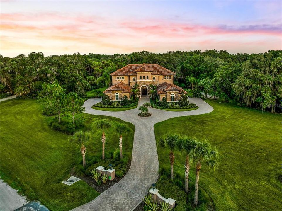 Recently Sold: $3,200,000 (5 beds, 6 baths, 5284 Square Feet)