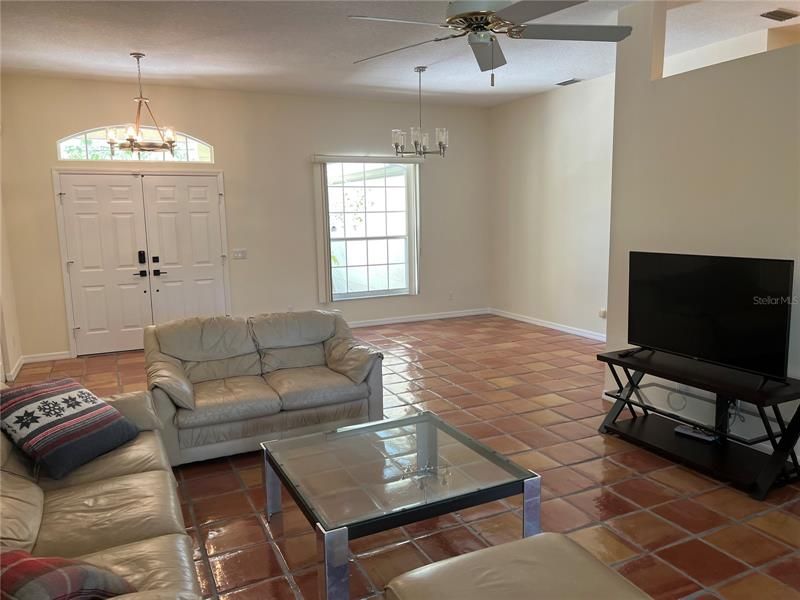 Recently Rented: $2,650 (3 beds, 2 baths, 2120 Square Feet)