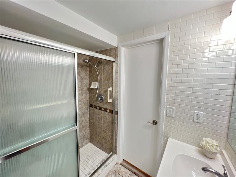 最近售出: $250,000 (2 贝兹, 1 浴室, 836 平方英尺)