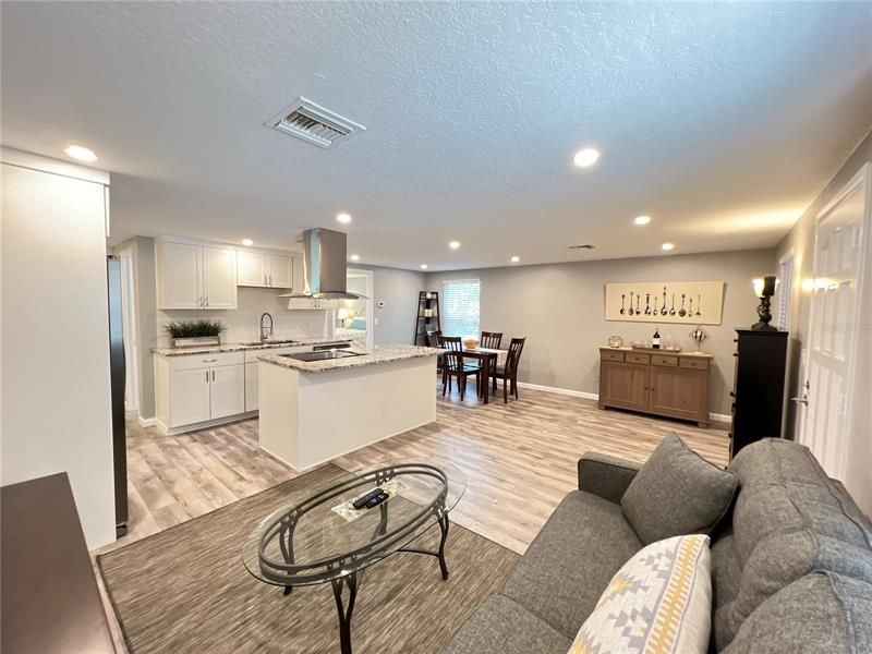 Recently Sold: $250,000 (2 beds, 1 baths, 836 Square Feet)