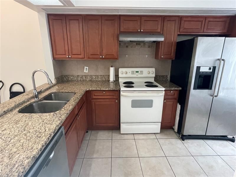 Recently Rented: $1,350 (2 beds, 2 baths, 868 Square Feet)