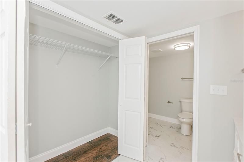 最近售出: $69,000 (0 贝兹, 1 浴室, 411 平方英尺)