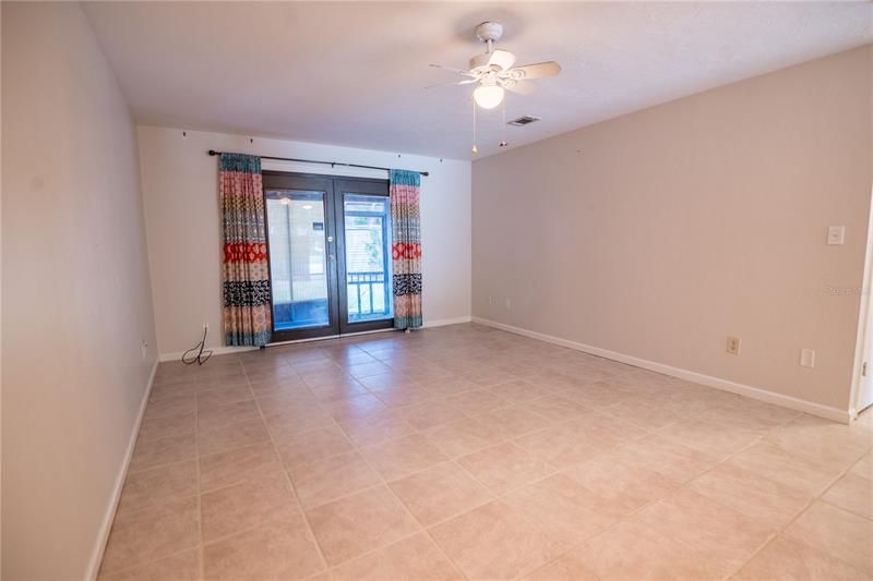 Recently Sold: $160,000 (2 beds, 1 baths, 1002 Square Feet)