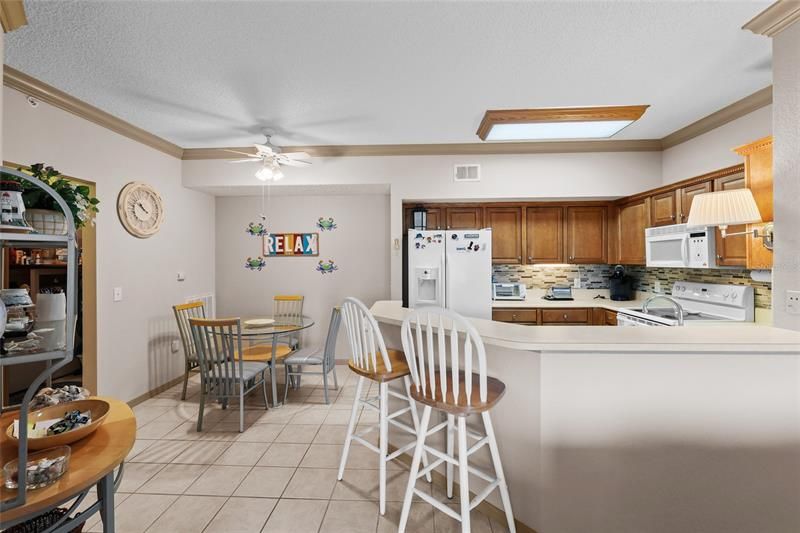 Very nice combo Kitchen + Dining area