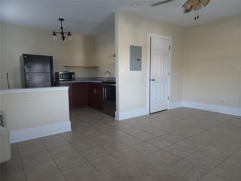 Recently Rented: $1,150 (0 beds, 1 baths, 500 Square Feet)