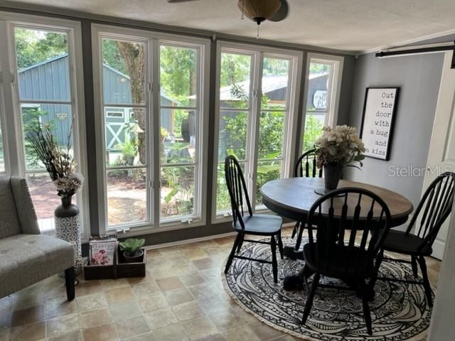 Recently Sold: $460,000 (3 beds, 2 baths, 1701 Square Feet)
