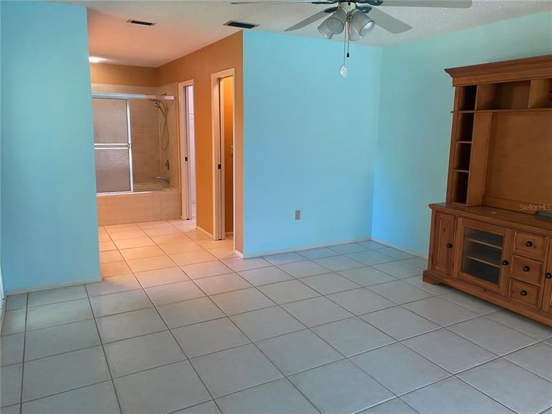 Recently Rented: $3,500 (3 beds, 2 baths, 1990 Square Feet)