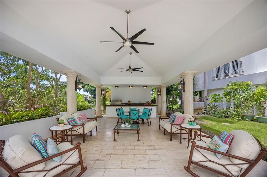 Recently Sold: $1,995,000 (5 beds, 5 baths, 4740 Square Feet)