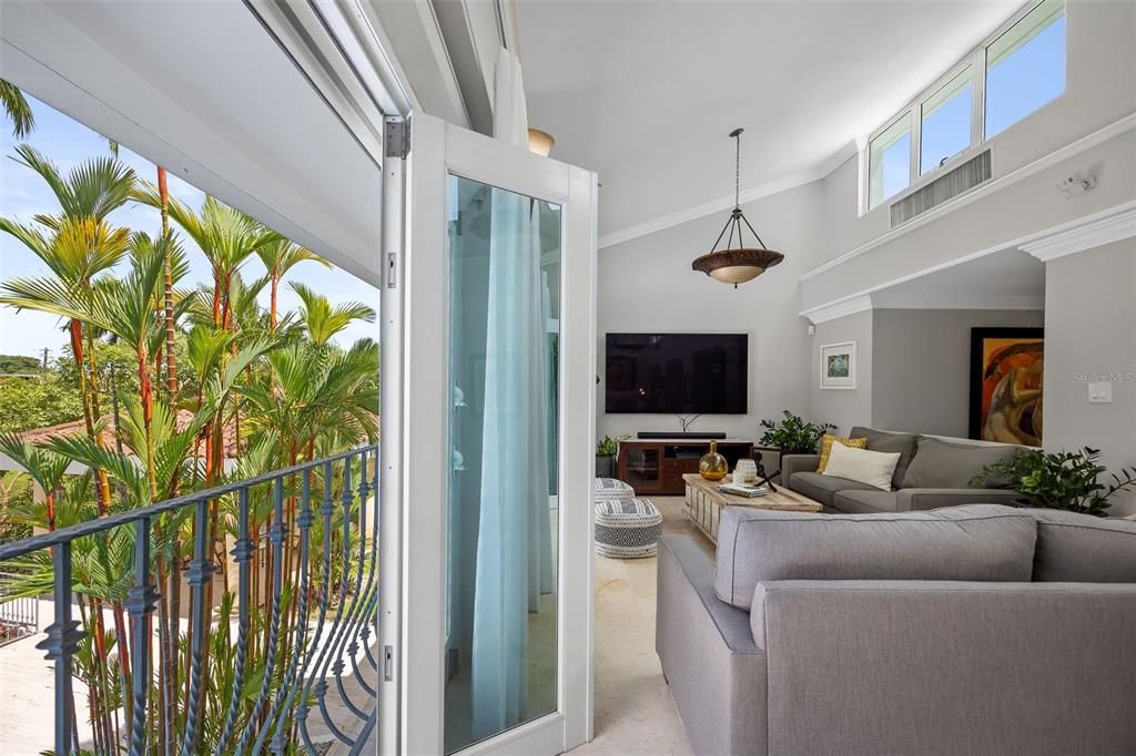 Recently Sold: $1,995,000 (5 beds, 5 baths, 4740 Square Feet)