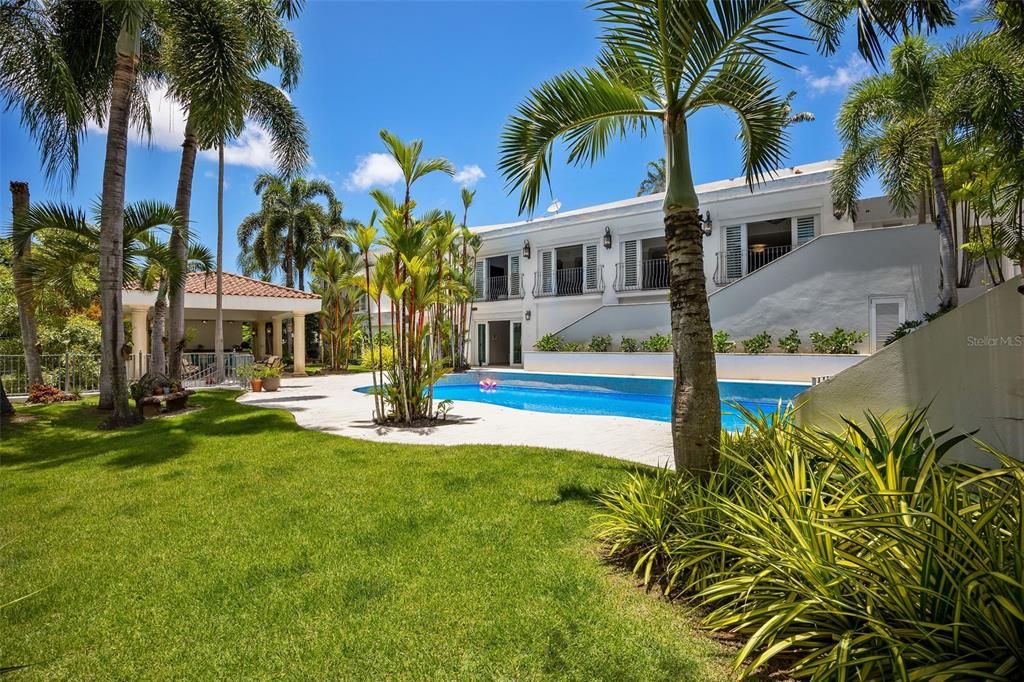 Vendido Recientemente: $1,995,000 (5 camas, 5 baños, 4740 Pies cuadrados)