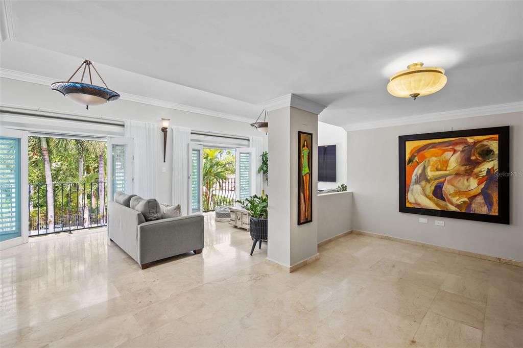 Vendido Recientemente: $1,995,000 (5 camas, 5 baños, 4740 Pies cuadrados)