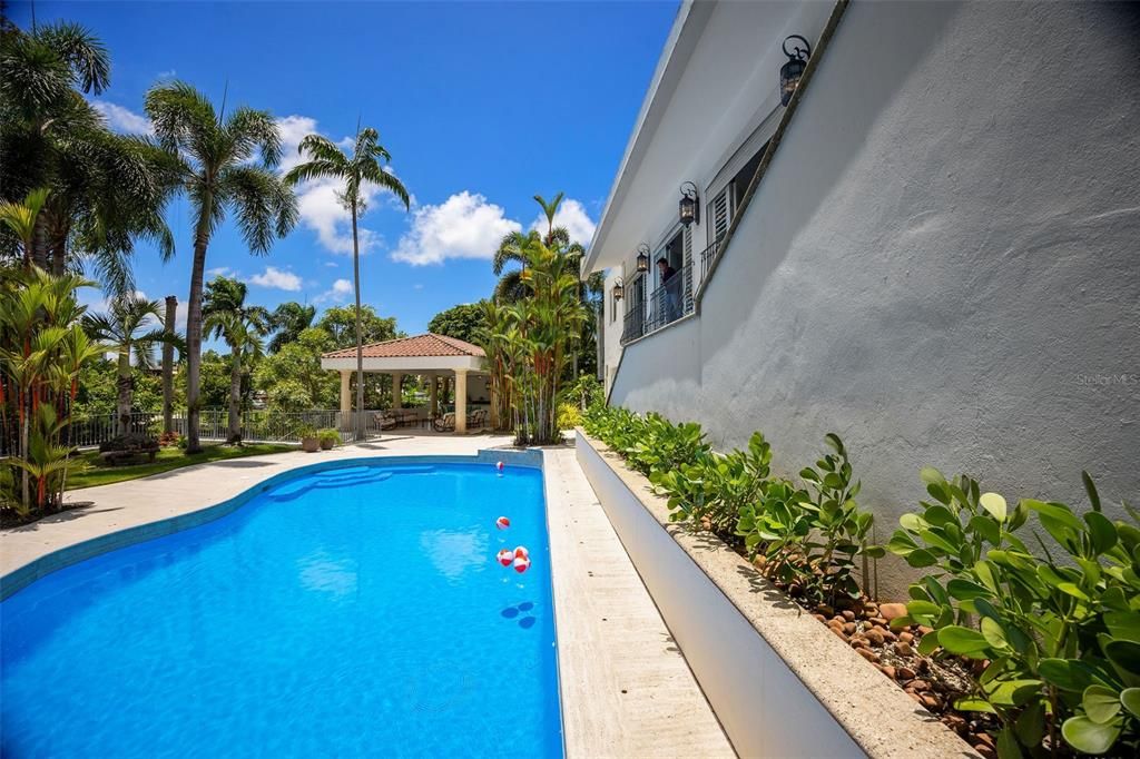 Recently Sold: $1,995,000 (5 beds, 5 baths, 4740 Square Feet)