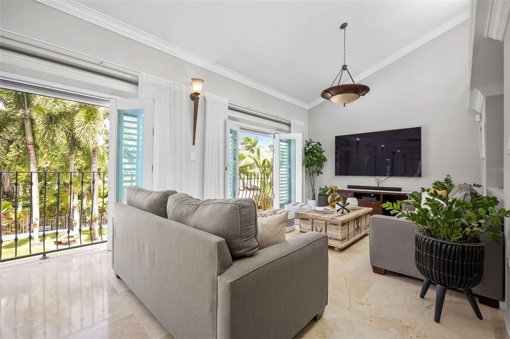 Recently Sold: $1,995,000 (5 beds, 5 baths, 4740 Square Feet)