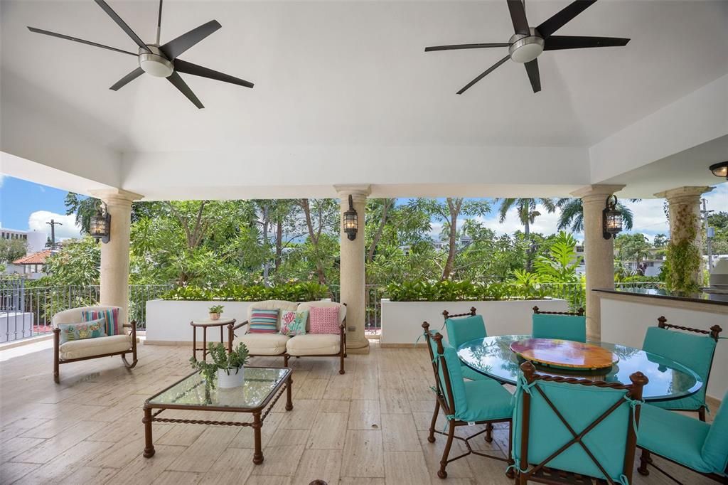 Recently Sold: $1,995,000 (5 beds, 5 baths, 4740 Square Feet)