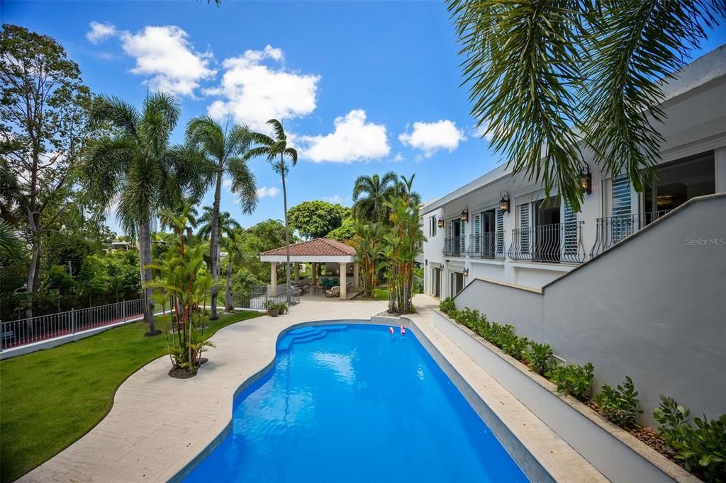 Recently Sold: $1,995,000 (5 beds, 5 baths, 4740 Square Feet)